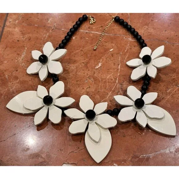 KATE SPADE LOVELY LILLIES STATEMENT BLACK WHITE FLORAL BEAD 21-24
