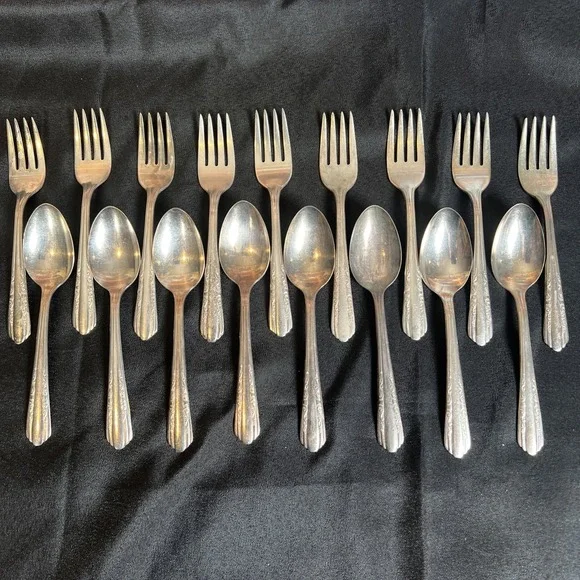 17 -Piece Vintage Marathon 1941‎ Thalia Silverplate Salad Forks & Teaspoons
