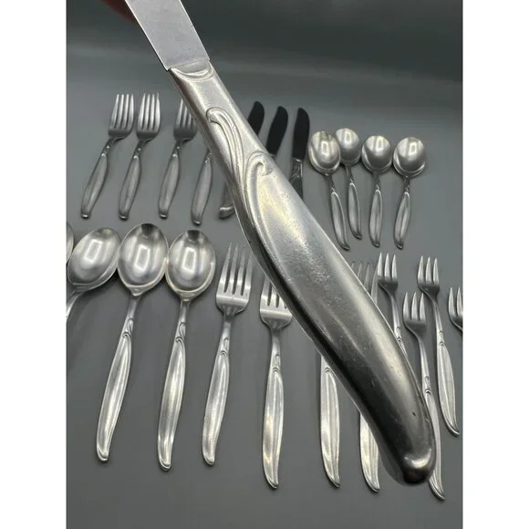 24 piece 1958 William Rogers Silver Plate Flatware SWEEP Settings for 4 People