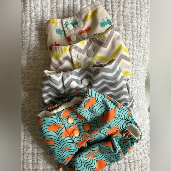 Set of 4 Lotus Bumz diaper covers