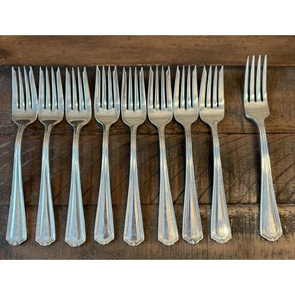International Silverplate Co.‎ XII 8 Salad Forks & 1 Dinner Fork FLATWARE