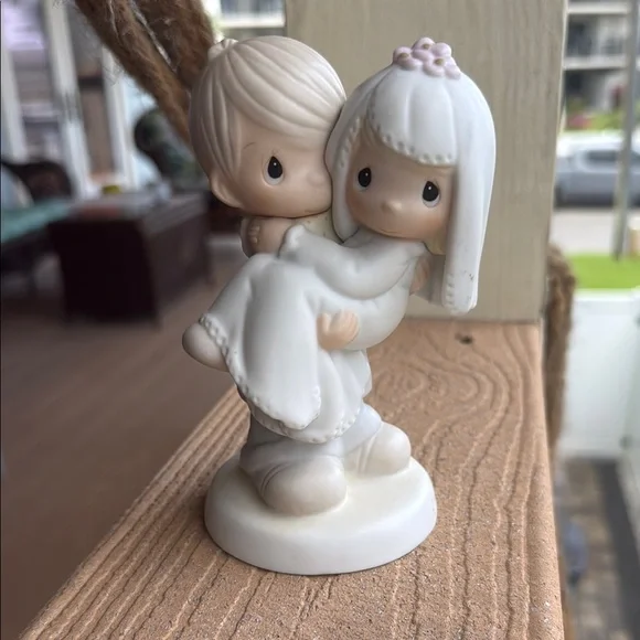 Elegant White Cake Topper for Weddings
