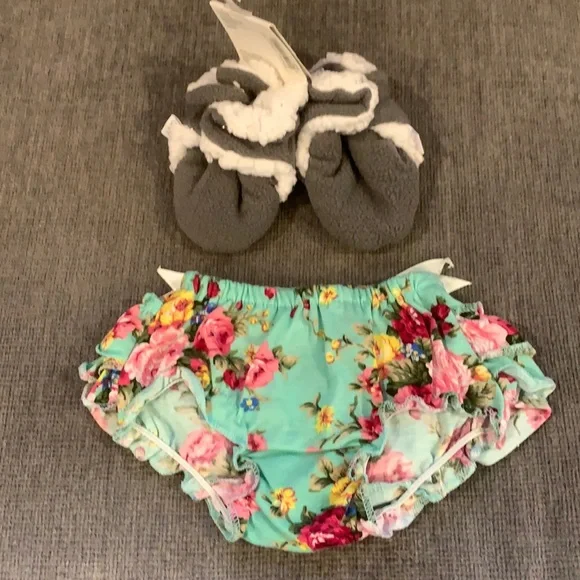 Infant Diaper Cover and Booties NWT