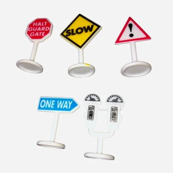 Vintage Miniature Plastic Road Signs Parking Diorama cake topper Train Set 5pc