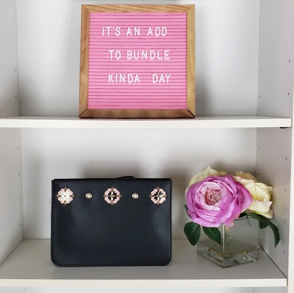 Kate Spade Black Large Kelli Pouch NWT‎