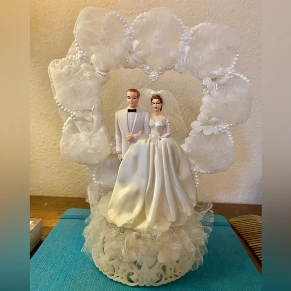VTG Wedding Cake Topper Bride Groom Heart Flowers Faux Pearl Coastal Novelty USA