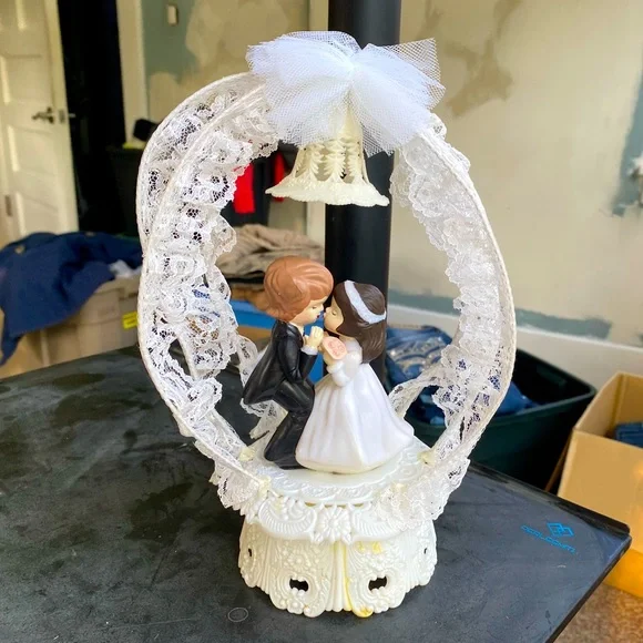 Vintage 10” Wedding Cake Topper Young Bride & Groom White Pearl Arch