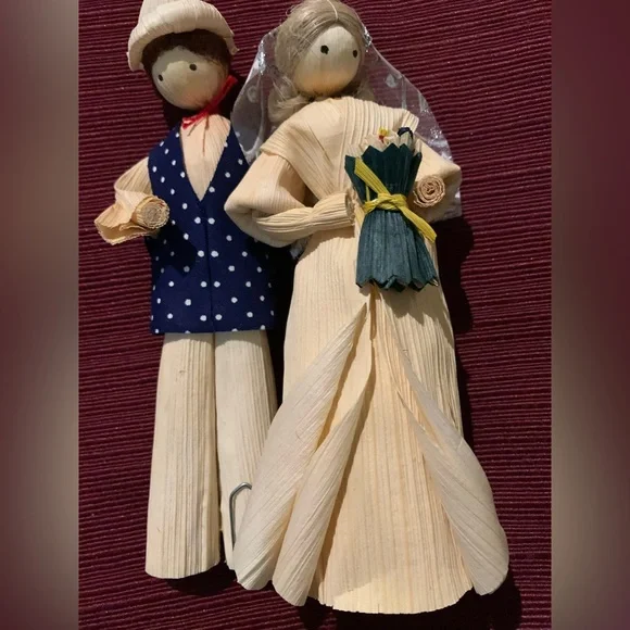 Vintage Handcrafted Corn Husk Bride and Groom Figurines.