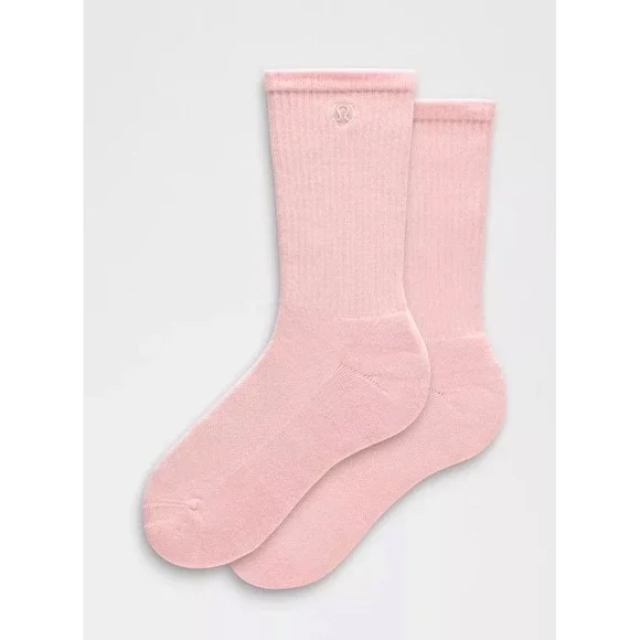 Lululemon NWT Unisex Daily Essential Crew Socks Blissful Pink Size L‎