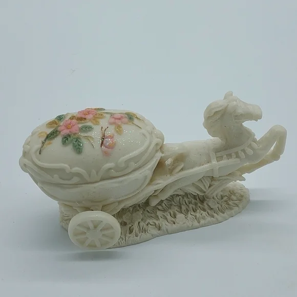 Cake Topper Horse and Box Carriage/Polyresin