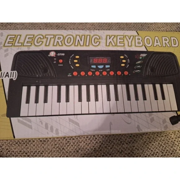 Electronic Keyboard 3799A w/Mic, Great For Circuit Bending‎