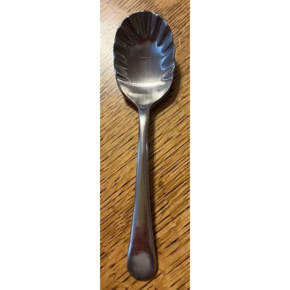 Oneida 18/10 Stainless Solid Handle Sugar Shell Spoon 6 3/8