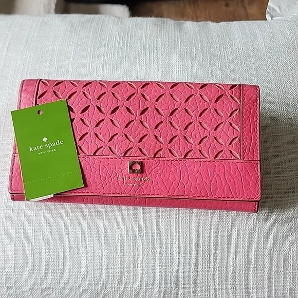 Preowned pink Kate Spade‎ Perri Lane wallet