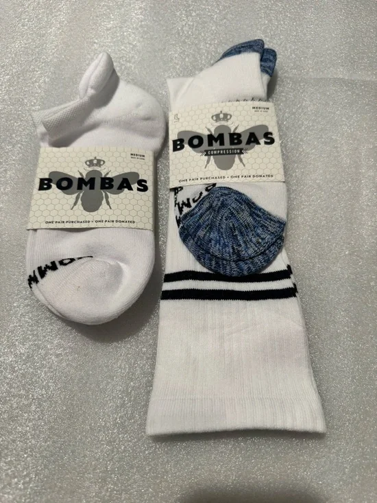 Bombas NWT Unisex 1 Pair Compression & 1 Pair White Ankle SZ: Medium