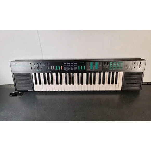 Yamaha PSR-22 49-Key Piano Keyboard Digital Synthesizer Works