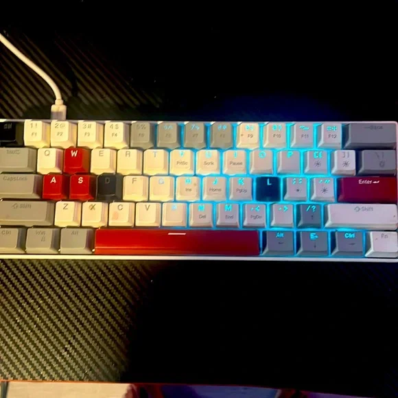 Machete gaming keyboard Conditions:Excellent barely used LED.