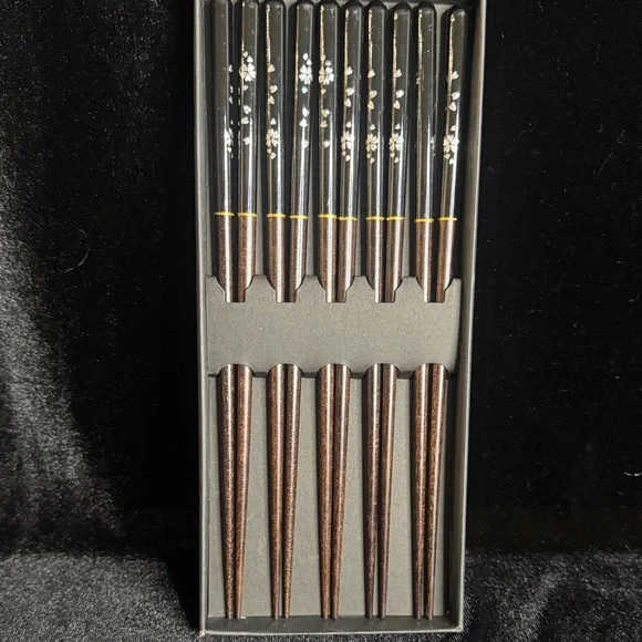 Sophisticated Black and Brown Chopsticks Set