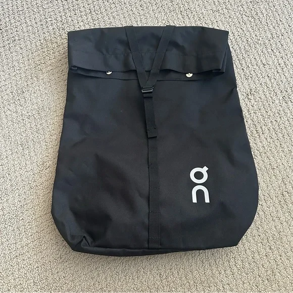 On cloud On running Black Backpack