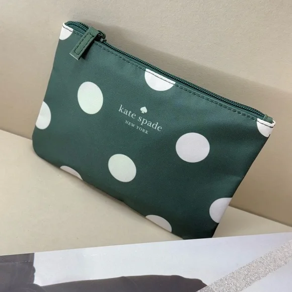 (new+tag) Kate Spade - Rare! 8” x 5.5” travel pouch (cosmetics) polka dot green