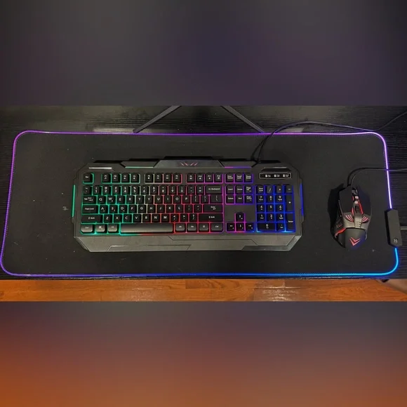 Hello, I'm selling my Led Keyboard, Led key pad, and Led mouse. Barely used it ✅