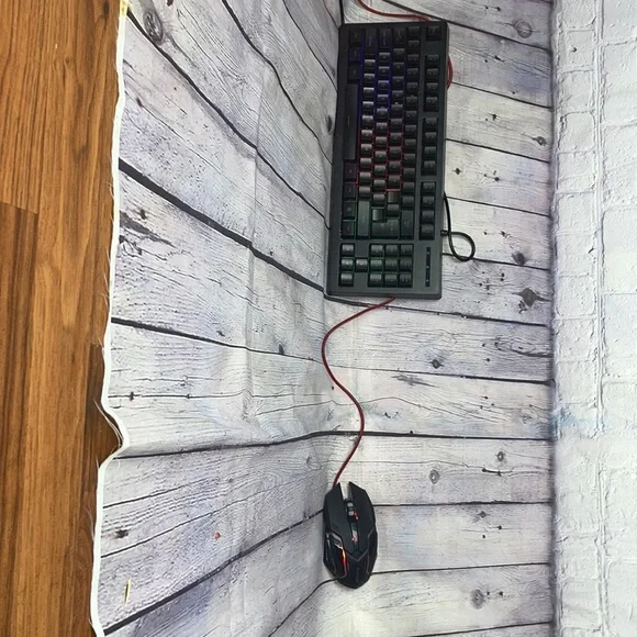 I am selling a keyboard and mouse. Good condition.