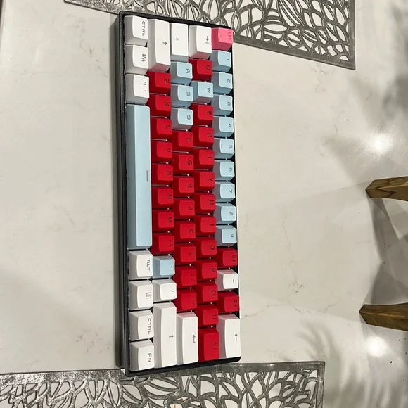 Gaming keyboard 60 percent. (Yellow Switches)