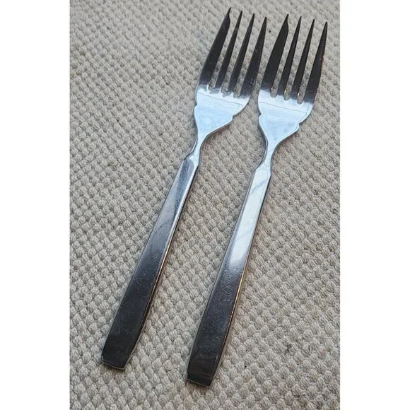 Pair REED & BARTON DIANA GLOSSY STAINLESS FLATWARE KOREA INDIDIVUAL FISH FORKS