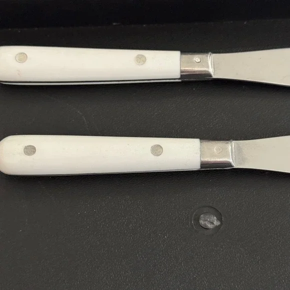 W. MardiGras‎ Butter Knives Replacements Stainless Steel White Handle Spreaders