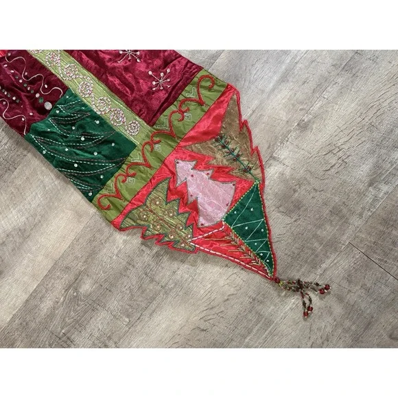 Pier 1 Winter Wonderland Christmas‎ Table Runner Velvet Satin &Embroidered Red