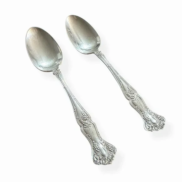 1847 Rogers Bros VINTAGE Grapes 1904 Silverplate - Lot of‎ (2) Serving Spoons