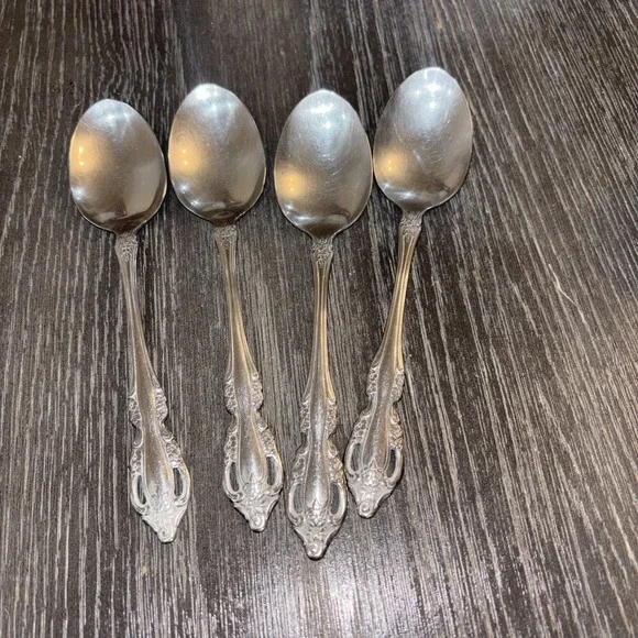 Oneida Brahms Set of 4 Teaspoons Spoons Community Stainless Flatware