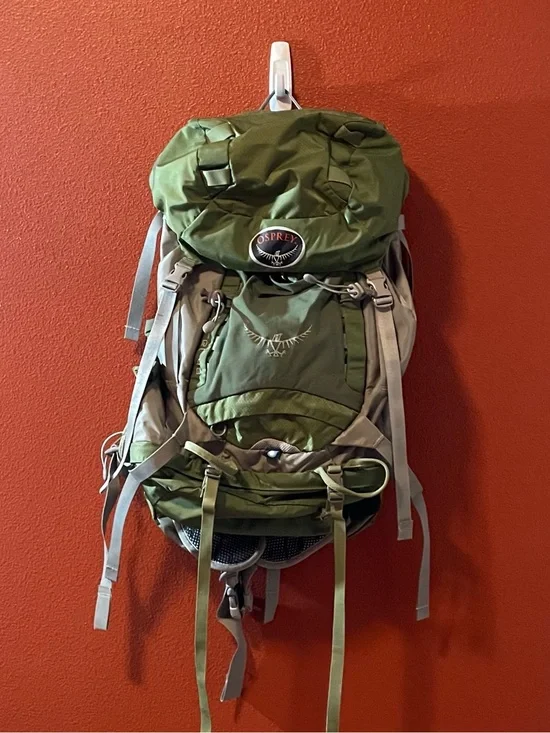 Osprey Adults Kestrel 48 Green Trekking Hiking Utility Multi Pocket Backpack