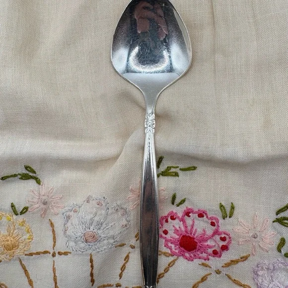 1847 Rogers Bros Spoon Womens Size IS Silver Dinner Merna OES Garland Floral