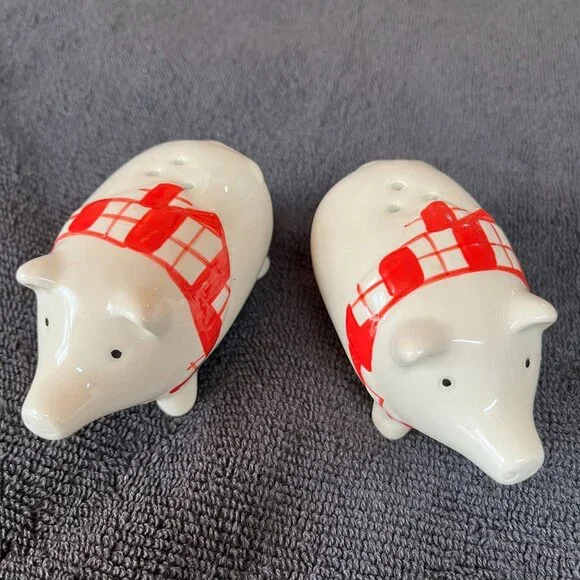 Vintage Pier 1 Pig Salt &‎ Pepper Shakers Wearing Red Checkered Scarves