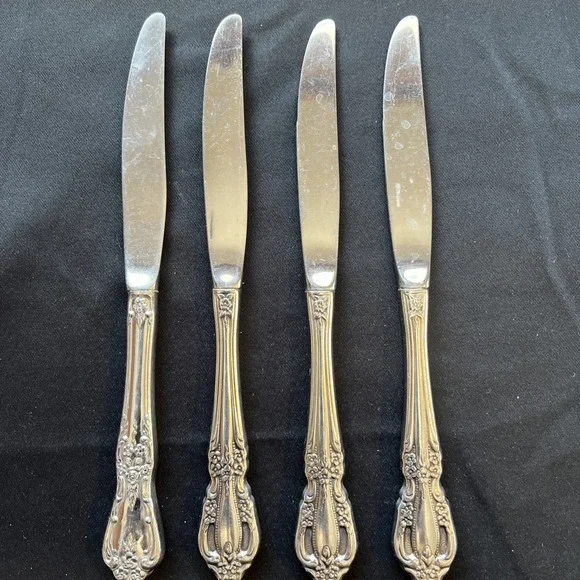 Oneida Raphael Set of 4‎ Dinner Knives Deluxe Stainless Flatware 9
