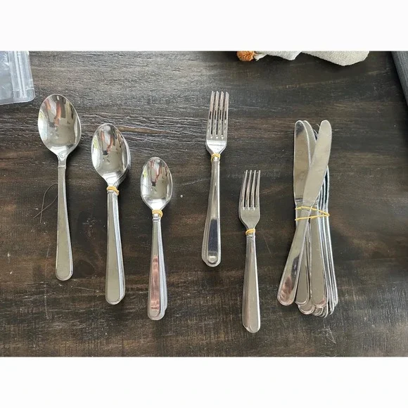 Cambridge Silversmiths Beacon Mirror Stainless Flatware Set 40 Piece serve/8