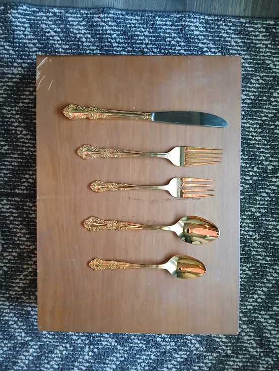 Classic Ornate Gold Flatware Set - 8 Piece Place Setting. Cambridge SS ALYSSA