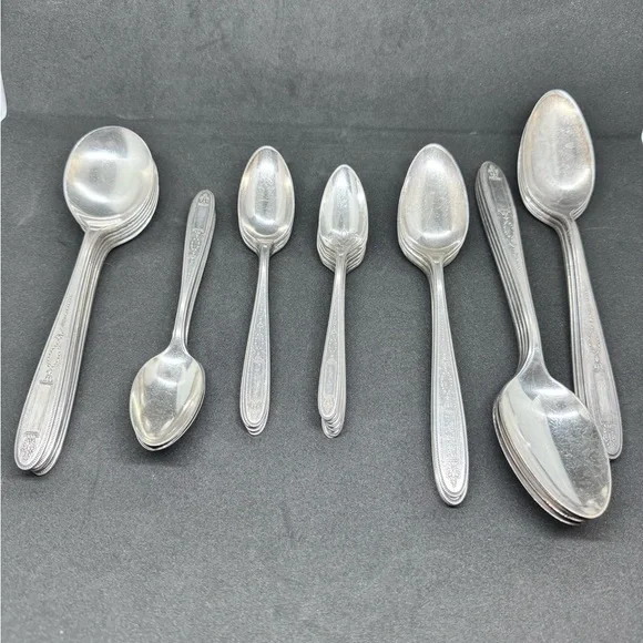 Antique 1920s Community “Grosvenor” Silverplate Spoons by Oneida