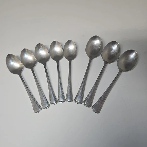 8 Oneida NEEDLEPOINT Beaded Artistry Stainless 1881 Rogers Ltd Oval Soup Spoons