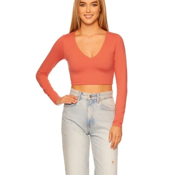 Susana Monaco very v long sleeve crop top Cherry Blossom red size medium NEW NWT
