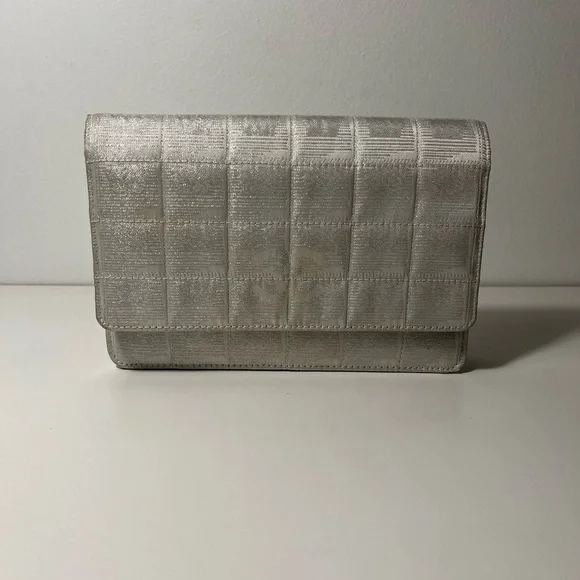 CHANEL | White Crossbody Bag