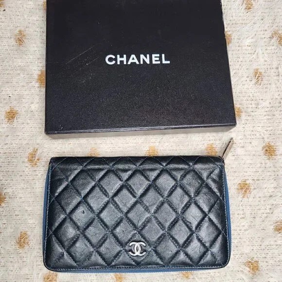 Chanel Diamond-quilted CC Caviar zip-around Wallet