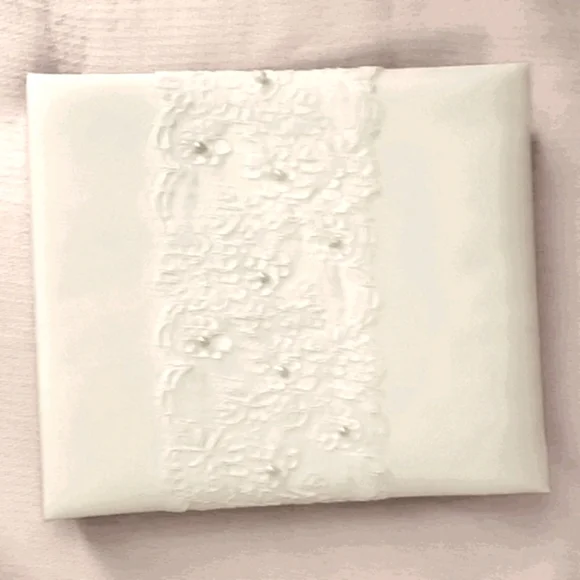 Lace and Pearls Accented White Wedding Album NWT