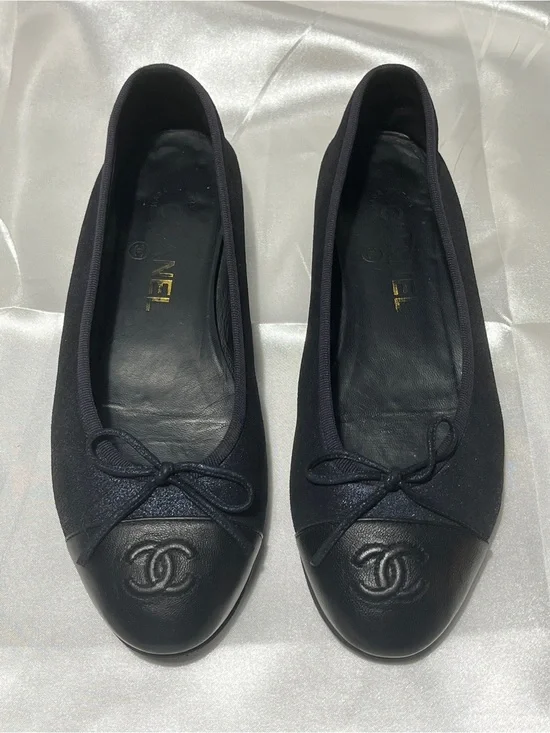 CHANEL Black Cap-Toe navy suede Ballet Flats with CC Logo