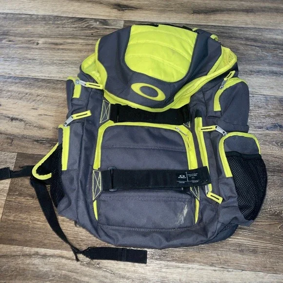 Oakley‎ Hiking Backpack Gray Neon
