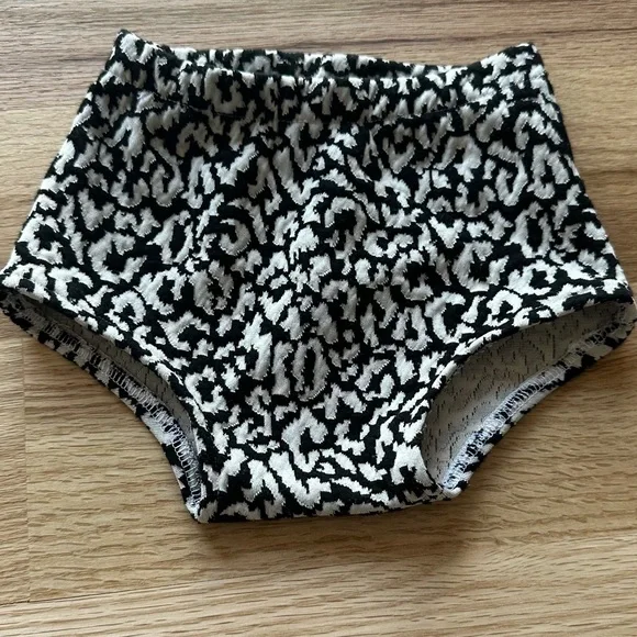 Handmade- Stylish Black and White Kids Bummies