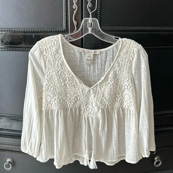 Like new cream colored floaty top, size small