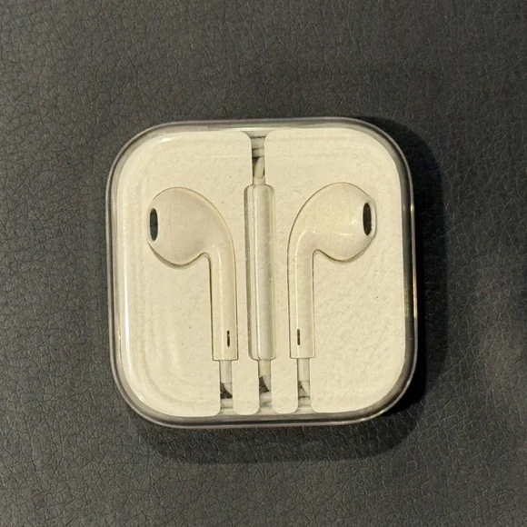 White Apple Wired Earbuds