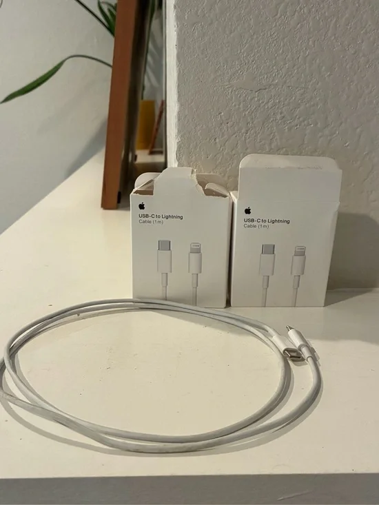 Apple USB-C to Lightning Cable (White) - 1m - Pack of 2 with boxes