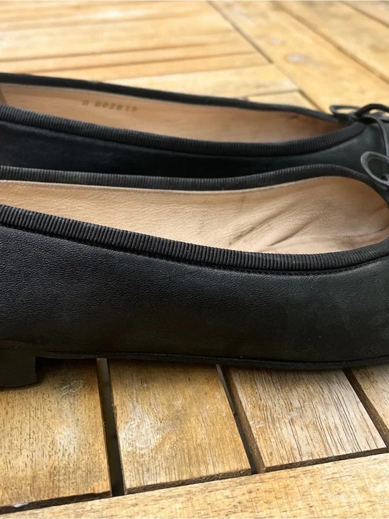 CHANEL Black Leather Ballet Flats with Grosgrain Bow Trim